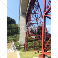 鉄橋が映る青空の(2)写真
