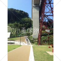 鉄橋が映る青空の(3)写真