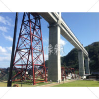 鉄橋が映る青空の(5)写真