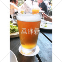 昼間のテラスで乾杯をしている写真素材