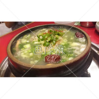 参鶏湯(サムゲタン)・韓国料理・トゥッペギの写真素材