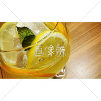 夏にぴったりのレモン飲料の写真素材