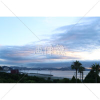 ほんのり明るい明け方の空の写真素材(2)