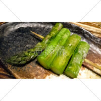 アスパラガスの串焼きの写真素材