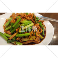 にんにくの芽と豚バラの炒めものの写真素材