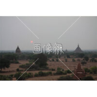 ミャンマーのバガン市の朝日の写真