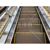動いているエスカレーターの無料写真素材