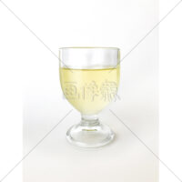 グラスに入った白ワインの写真素材