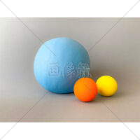 ヨガボールとマッサージボールの写真素材(1)