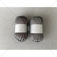 グレーのアクリル毛糸の写真素材(1)