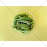 ケースに入ったスナップエンドウの写真素材　(2)