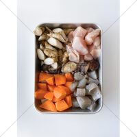 煮しめともいわれる筑前煮の材料の写真素材(2)