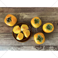 甘くてジューシーな種なし柿の写真素材(8)