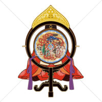 雅楽の楽器「釣太鼓(つりだいこ)」を演奏する男の人(1)