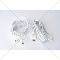 白い映像系ケーブルの写真素材(1)