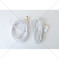 白い映像系ケーブルの写真素材(3)