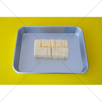 調理バットに載せた200gのバターの写真素材(8)