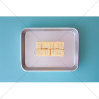 調理バットに載せた200gのバターの写真素材(10)