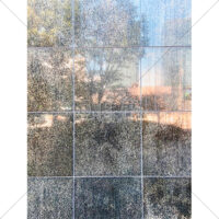 絵画のような外壁、石材タイルに映り込んだビルや木々の写真素材（2）