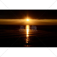 夕陽と水平線の写真素材