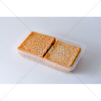 ケースに入った厚揚げの写真素材（1）