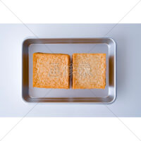 バッドに入った厚揚げの写真素材（3）