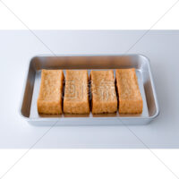 バッドに入った厚揚げの写真素材（4）