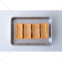 バッドに入った厚揚げの写真素材（6）